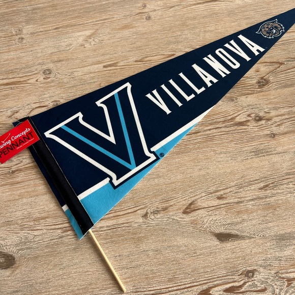 Villanova University Flag - Picture 1 of 3